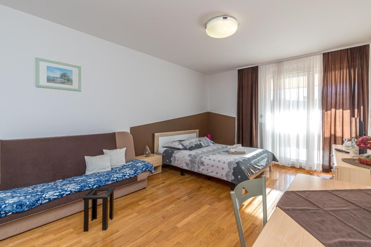 Apartments Vasic Pula Buitenkant foto